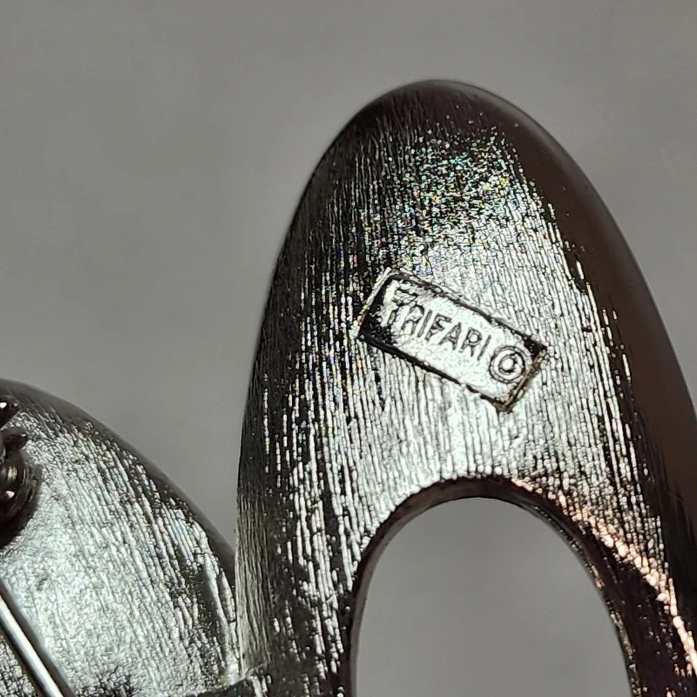 Vintage Crown Trifari Brushed Silver Tone Abstract Leaf Wing Brooch Pin Textured